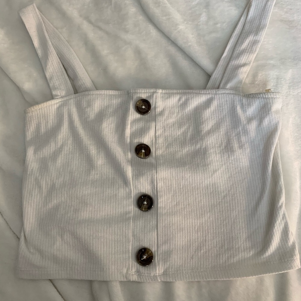 Cropped button tank top 🤍